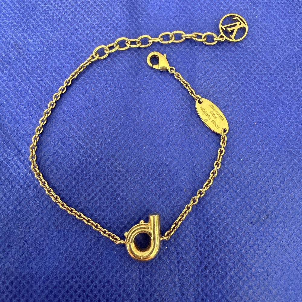 Louis Vuitton Gold Tone LV & Me Chain Letter D Charm Bracelet Womens 7.5" Logo